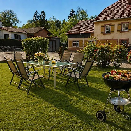 Apartment Le Petit Domaine De Leo L Ecureuil Cosy Avec Jardin Privatif